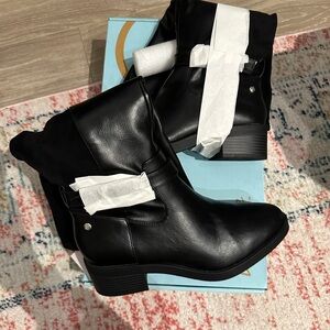 Life Stride Black Heeled Boots